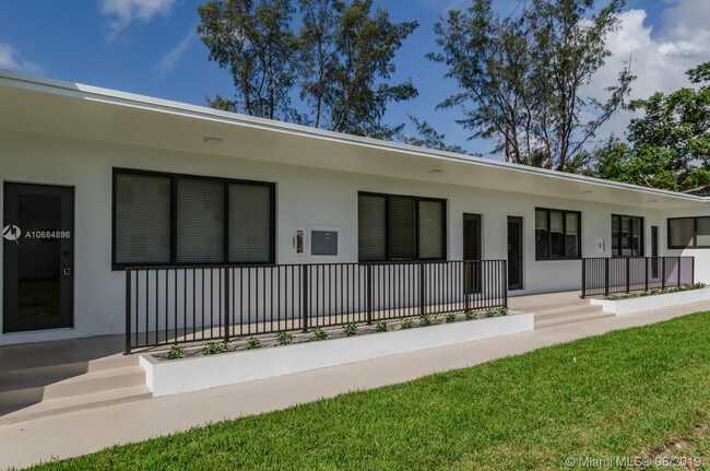 Building Photo - 1795 Normandy Dr
