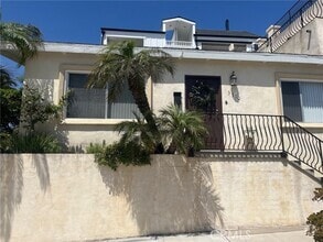 Building Photo - 3300 Seaview Ave