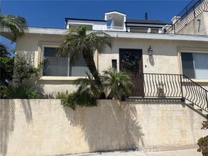Building Photo - 3300 Seaview Ave