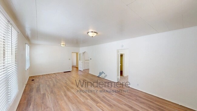 Building Photo - 3rd943