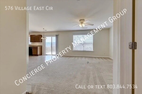 Building Photo - 576 Village E Cir