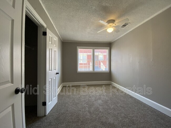 Foto del edificio - 1330 Chadwick Cir