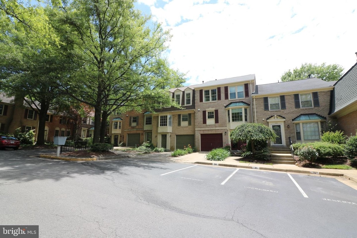 2155 Kings Mill Ct, Falls Church, VA 22043 Townhouse for Rent in