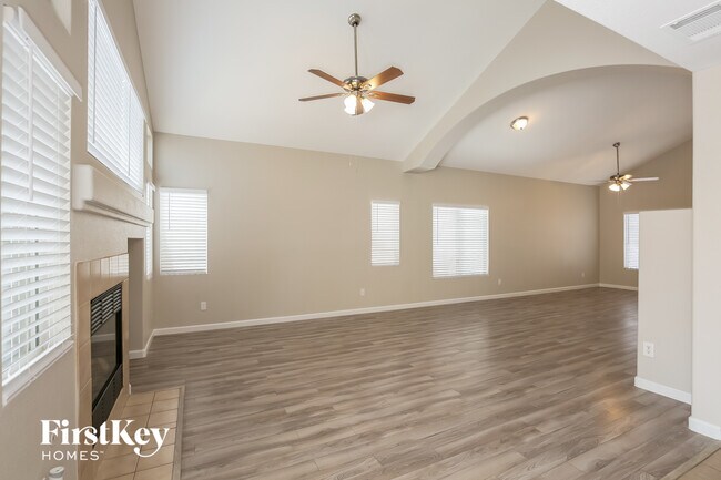 Foto del edificio - 5313 Fall Meadows Ave