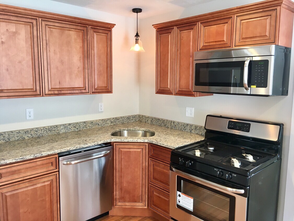 148 Main St Unit 3, Grafton, MA 01560 Condo for Rent in Grafton, MA