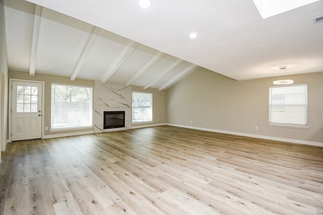 Building Photo - 2835 Colony Dr