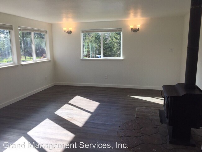 Foto del edificio - 3 br, 2 bath Apartment - 669 S. Main