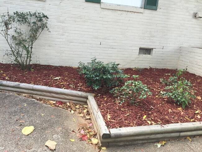 Building Photo - Move in special! Half  off first month rent