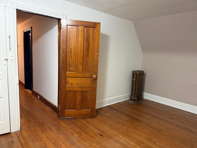 hardwood door & floors - 1115 W Main St