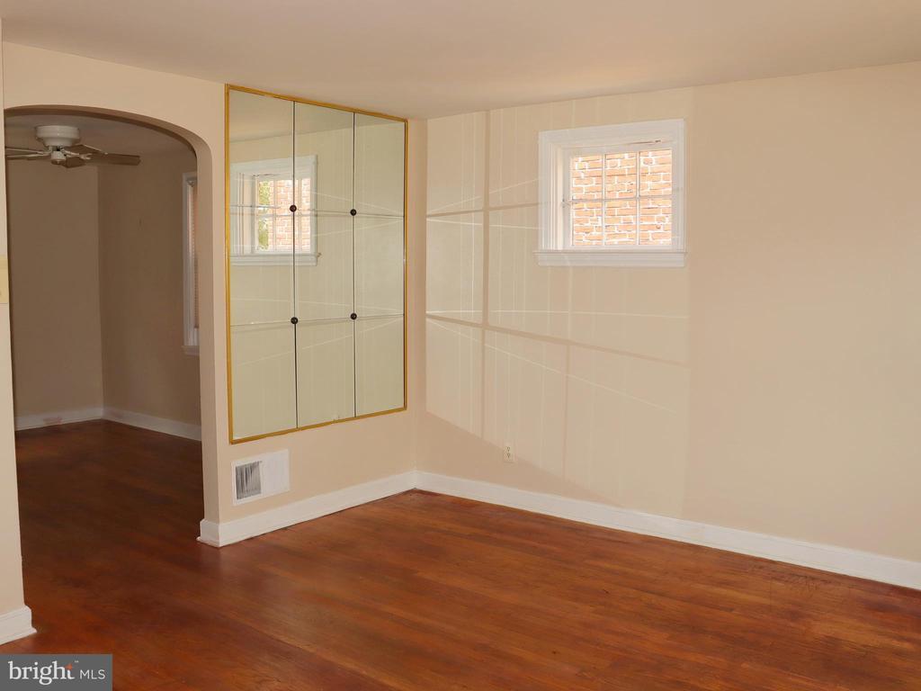 Primary Photo - 2611 Jessup St