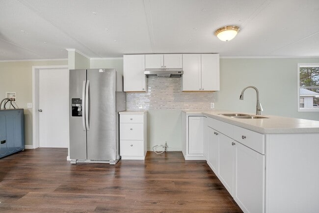 Building Photo - 6266 Magnolia Dr