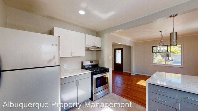 Building Photo - 3 br, 1 bath House - 1009 Bryn Mawr Dr. NE