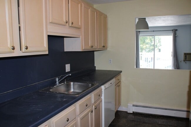 Building Photo - 276 Albion St