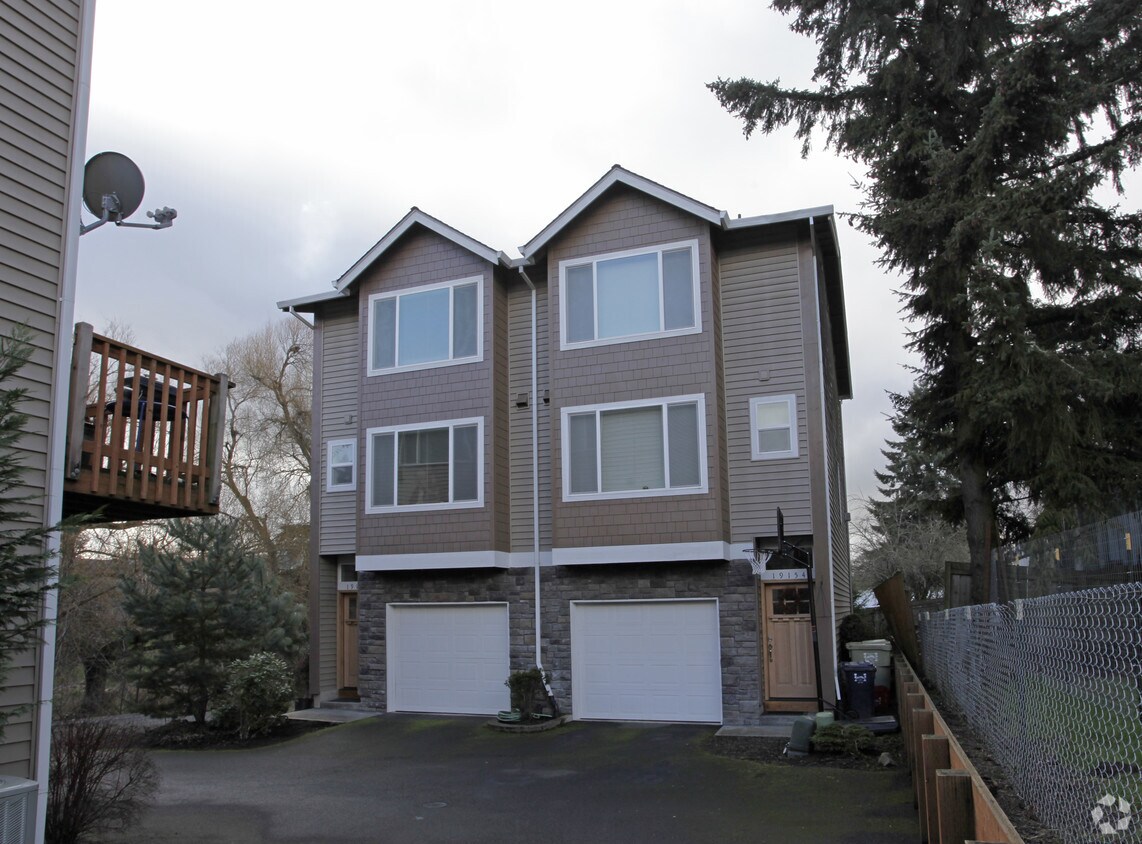 Foto del edificio - Johnson Street Townhomes