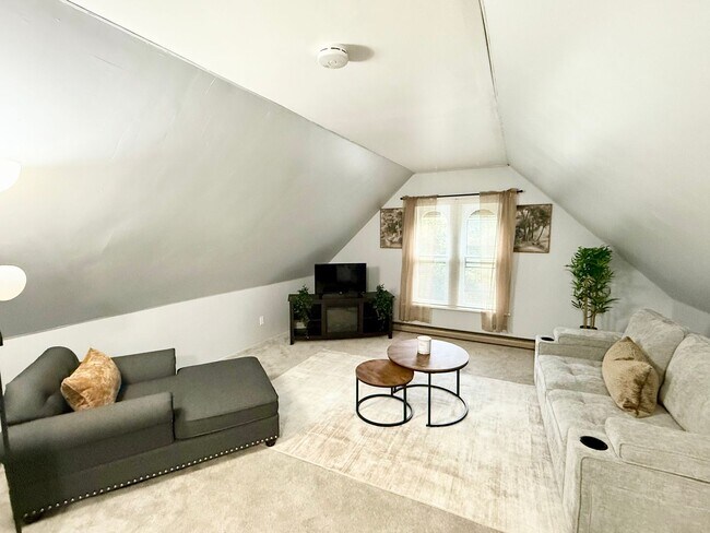 Foto del edificio - 1-Bedroom Apartment – Prime Poughkeepsie Location: Prime location!