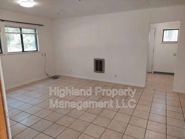 Building Photo - 1170 NE Harvey Rd