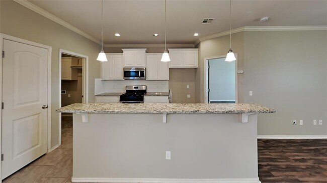 Building Photo - 2208 Mill Creek Way