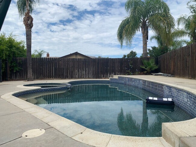 Foto del edificio - Spacious 4Bed/2Bath Moreno Valley