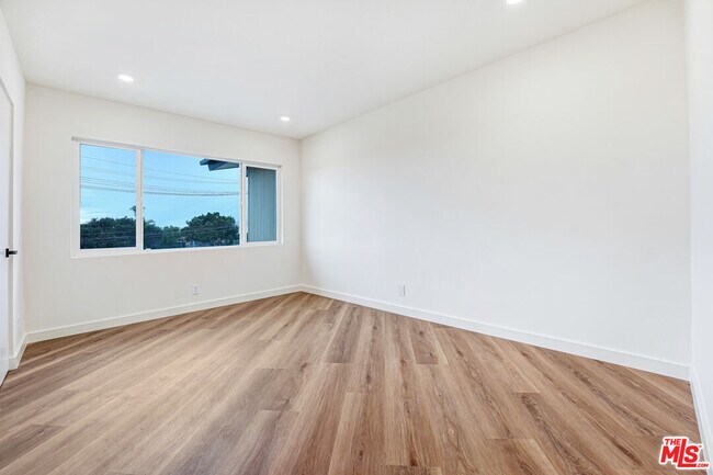 Building Photo - 16185 Sunset Blvd