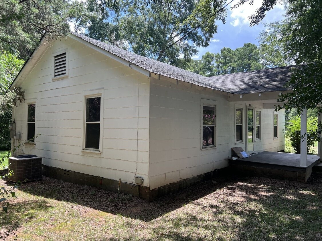 Building Photo - Cute 2 Bed 1 Bath House! Available Now!
