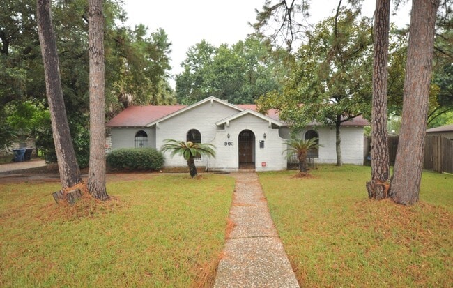 Photo - 905 Avenue K House