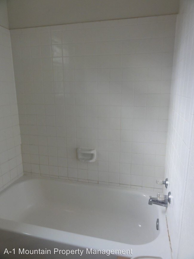 Building Photo - 3 br, 1.5 bath House - 1885 Swearinger Dr.