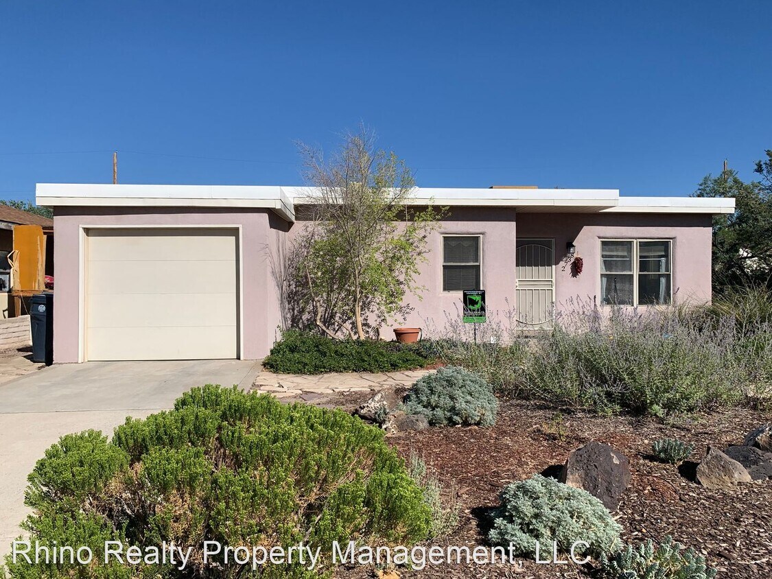 2 Br 1 Bath House 2738 Monroe St Ne House For Rent In Albuquerque Nm Apartments Com