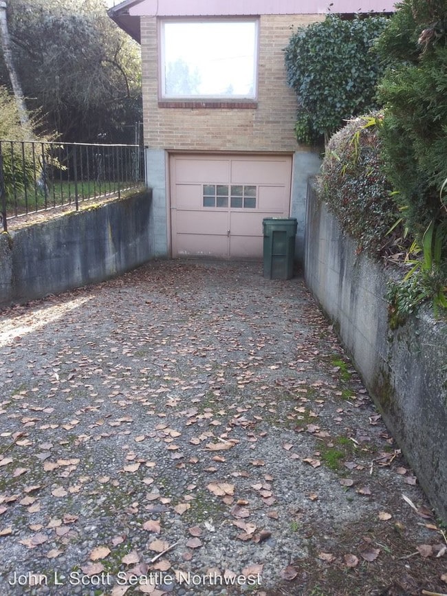 Building Photo - 2 br, 1 bath House - 1253 NE 90th St.