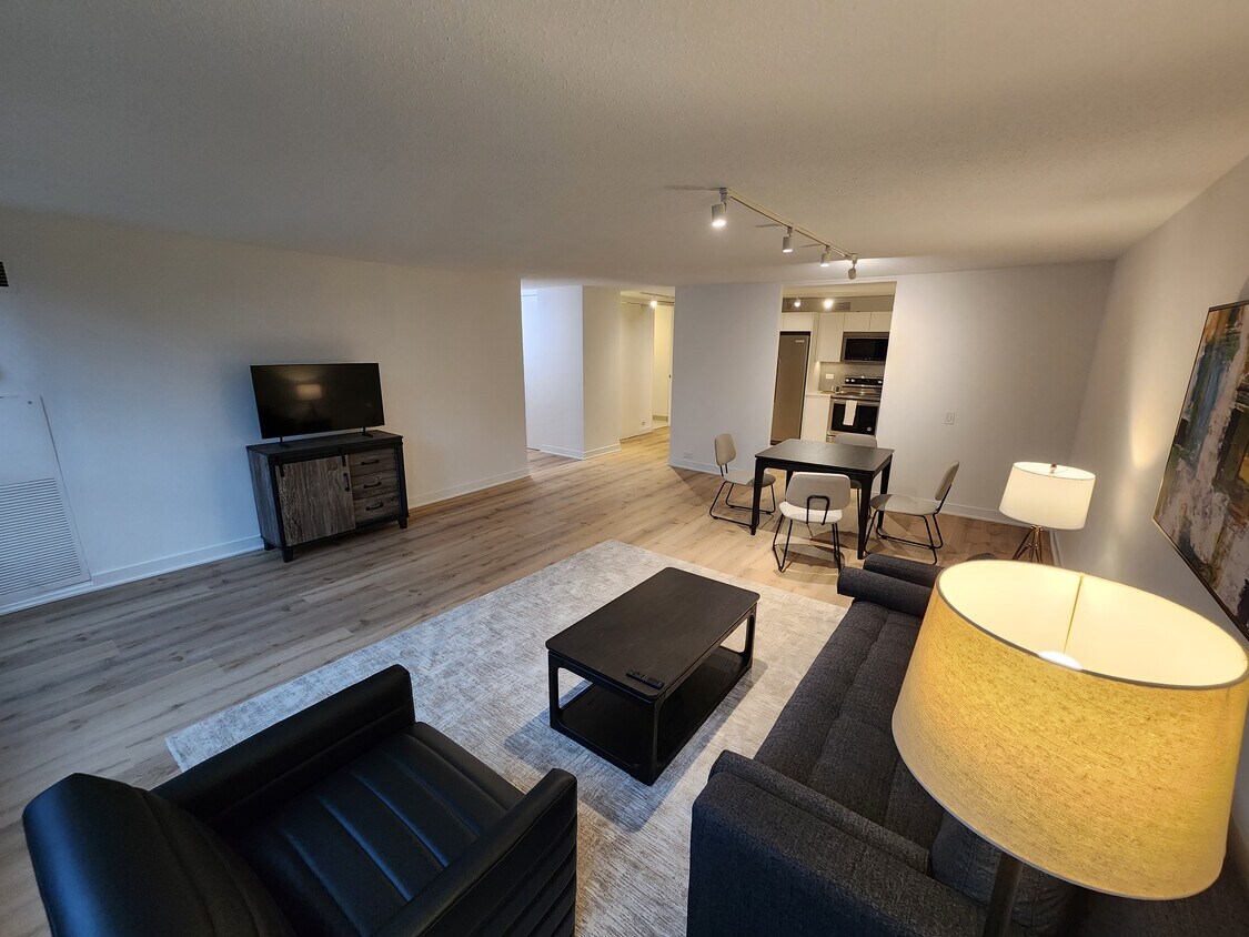 Foto principal - 360 E Randolph St