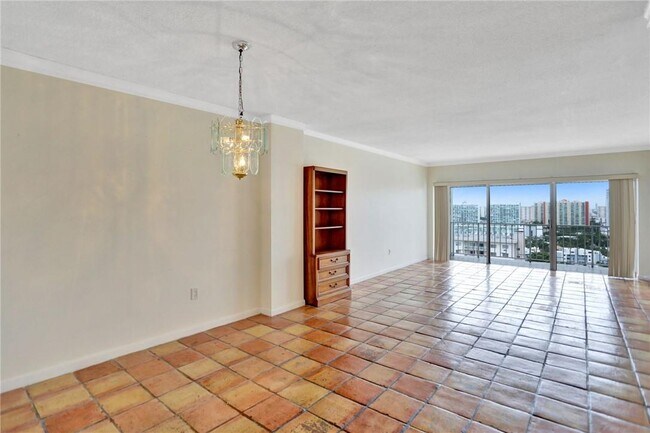 Building Photo - 500 Bayview Dr