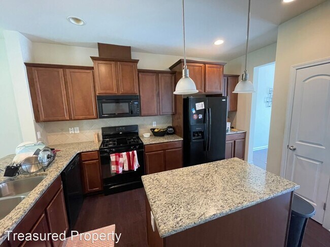 Building Photo - 2 br, 2.5 bath House - 204 Mt Evans Drive