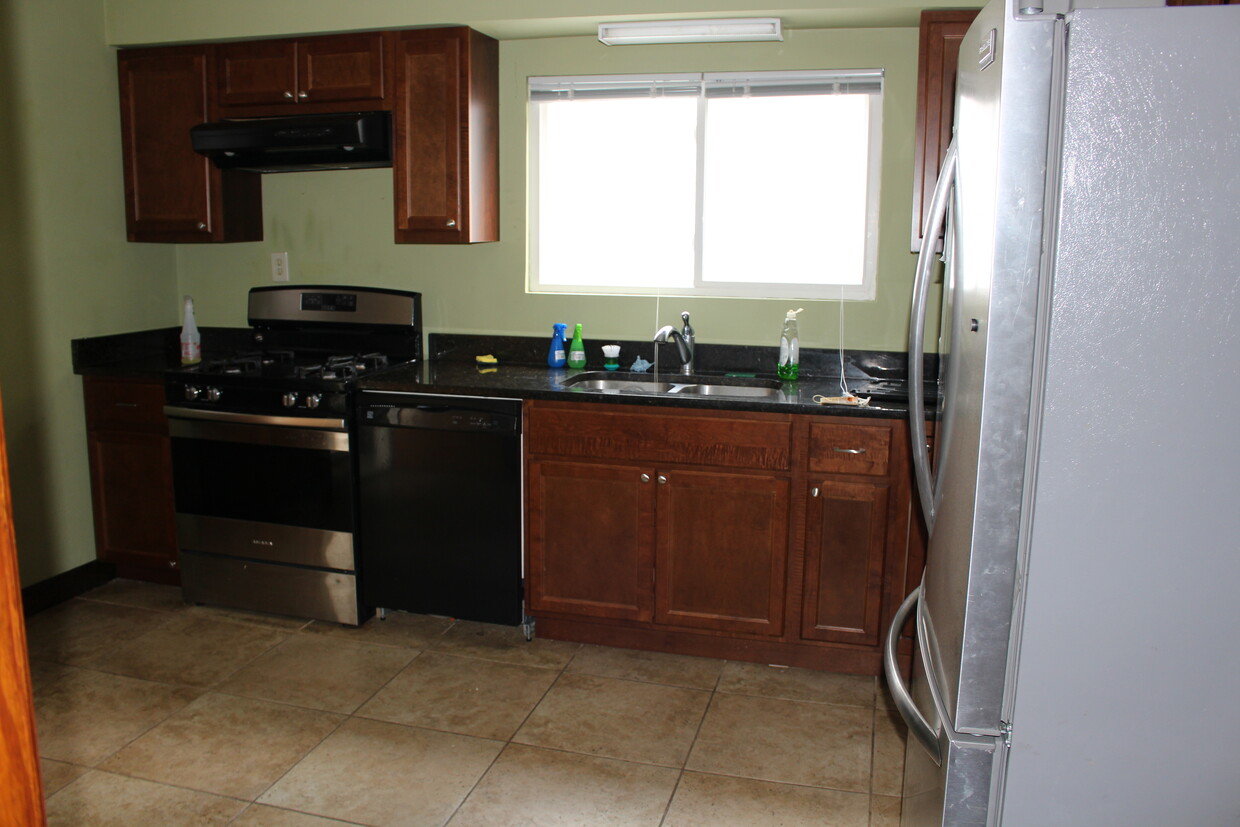 kitchen - 2554 W 45th St