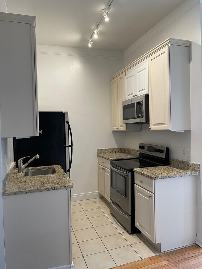 340 W Armitage Ave Unit 3, Chicago, IL 60614 340 W Armitage Ave