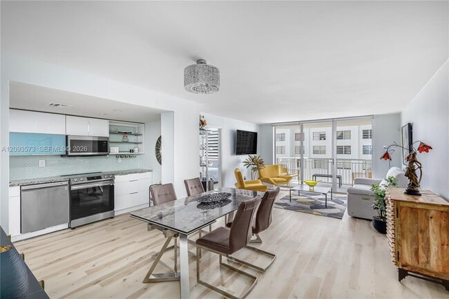 Building Photo - 18051 Biscayne Blvd