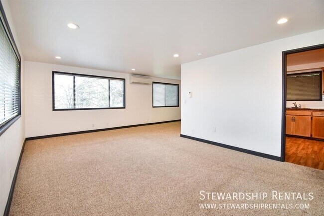 Building Photo - Modern home with an In-Law Suite!