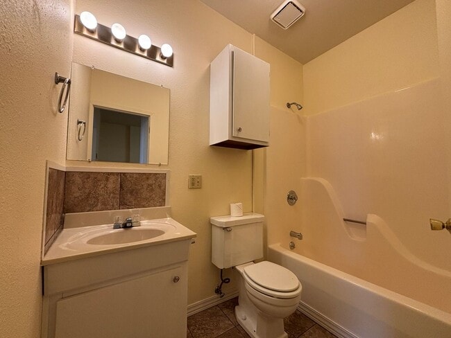 Foto del edificio - Uptown Apartments