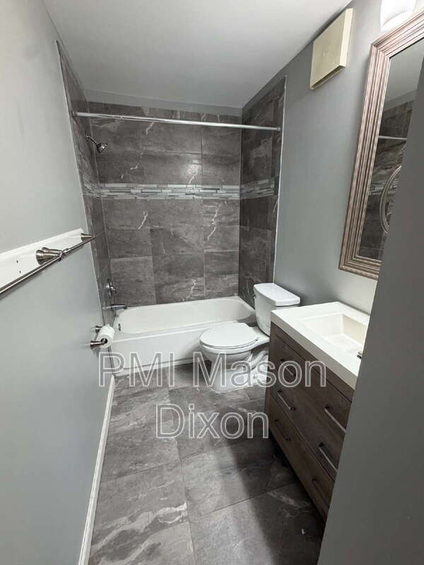 Building Photo - 14030 Vista Dr