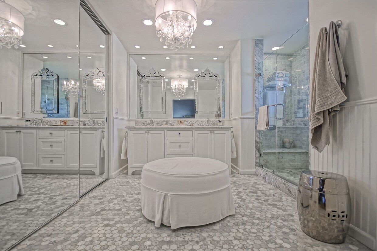 Foto principal - BEAUTIFULLY REMODELED, 1474 SQ FT, SPLIT L...