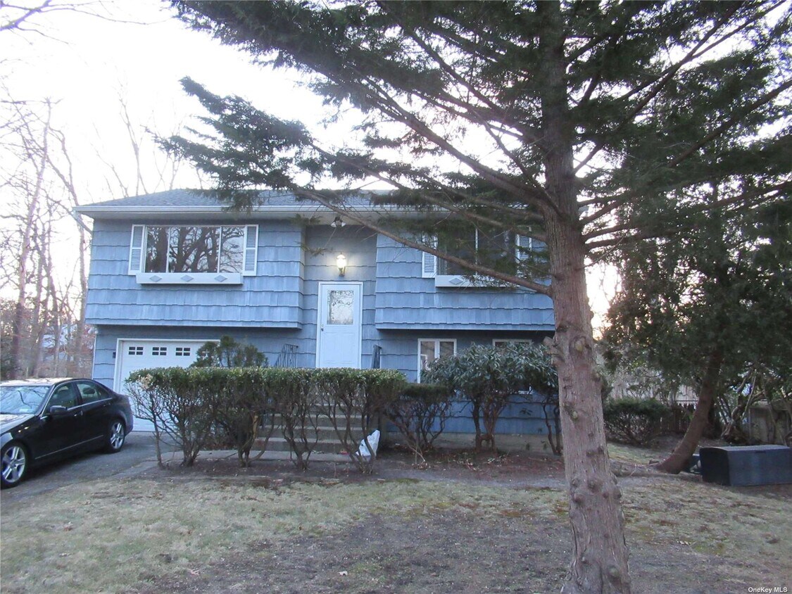 34 Arbutus Ct, Ronkonkoma, NY 11779 Room for Rent in Ronkonkoma, NY