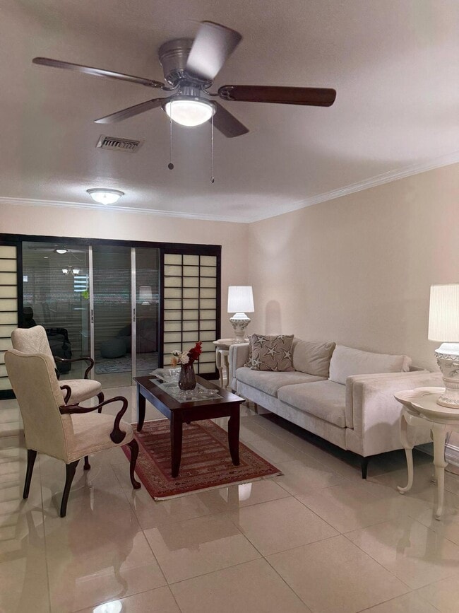 Foto del edificio - 5775 Fernley Dr W