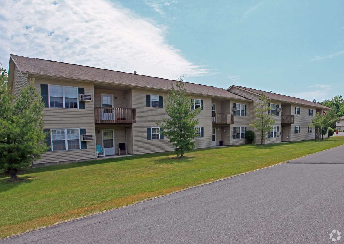 Primary Photo - Town Square Apartments