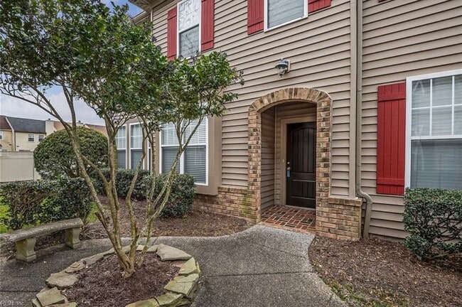 Building Photo - New Flooring and Paint! Updated 2BR Condo ...