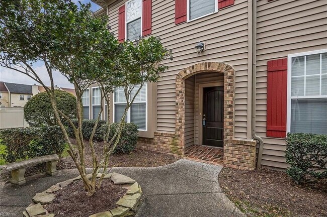 Foto del edificio - New Flooring and Paint! Updated 2BR Condo ...