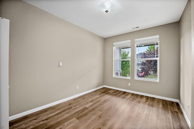 Foto del edificio - Spacious Spanaway Home w/ A/C & 5 Bedrooms...