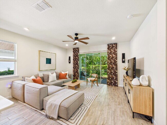 Foto del edificio - Relax and Unwind in This Beautiful Arboretum Condo Near Downtown Naples – 3-Month Minimum Rental