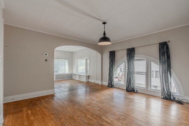 Building Photo - 615 Holcomb St