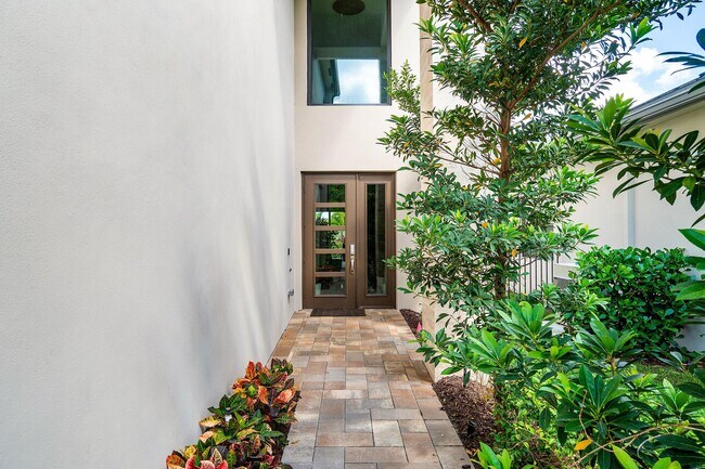 Foto del edificio - 8233 Crystal Downs Ave