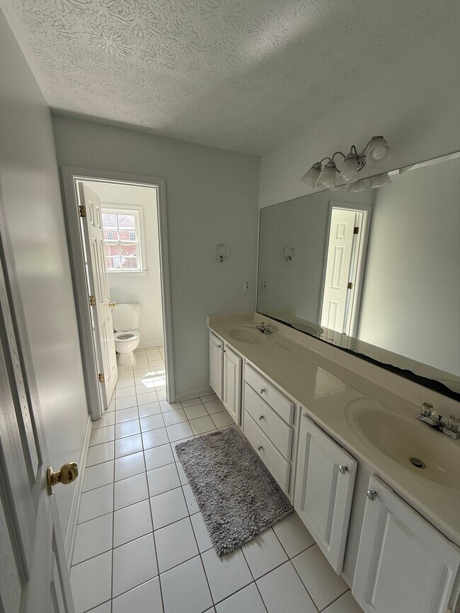 Foto del edificio - 1105 Huntcrest Ridge