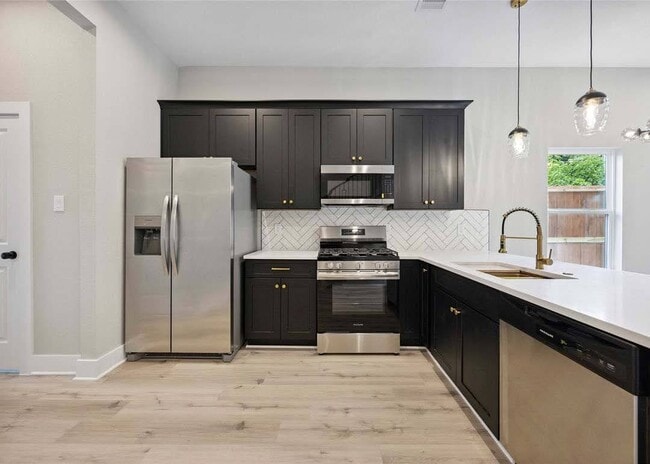 Building Photo - 217 Pheasant St