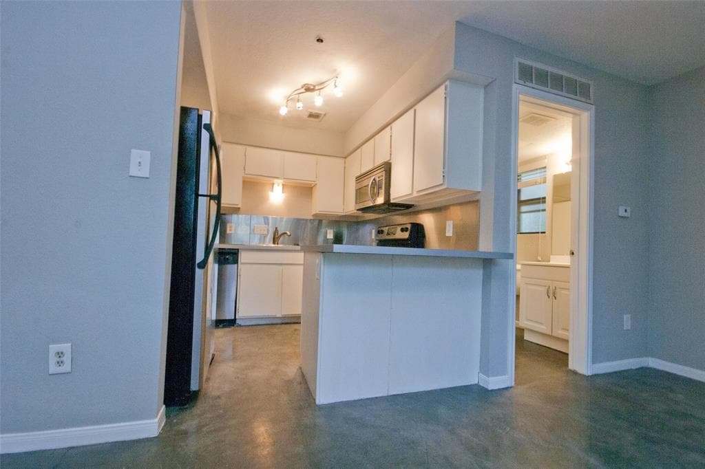 Primary Photo - 1013 W 23rd St